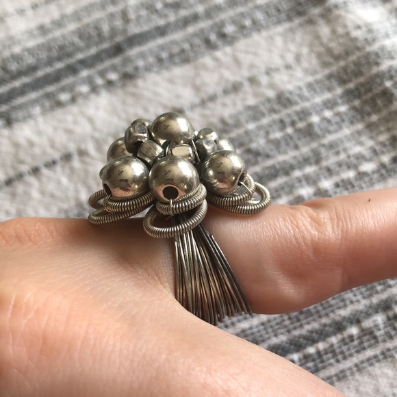 Flower ring - Picture 4 of 5